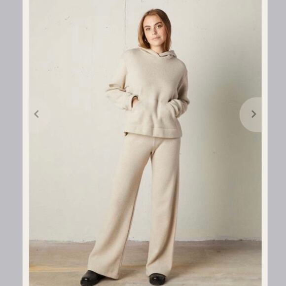 LESET Cream Hoodie and Pants Set - Picture 5 of 16